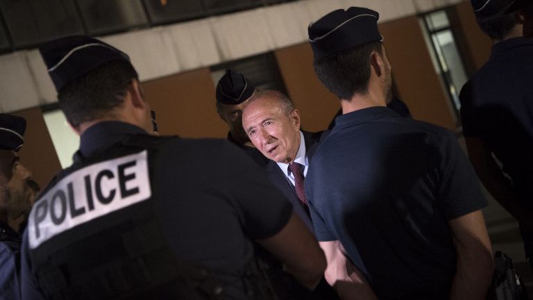 Collomb en visite éclair à Marseille pour montrer que "partout force reste à la loi"