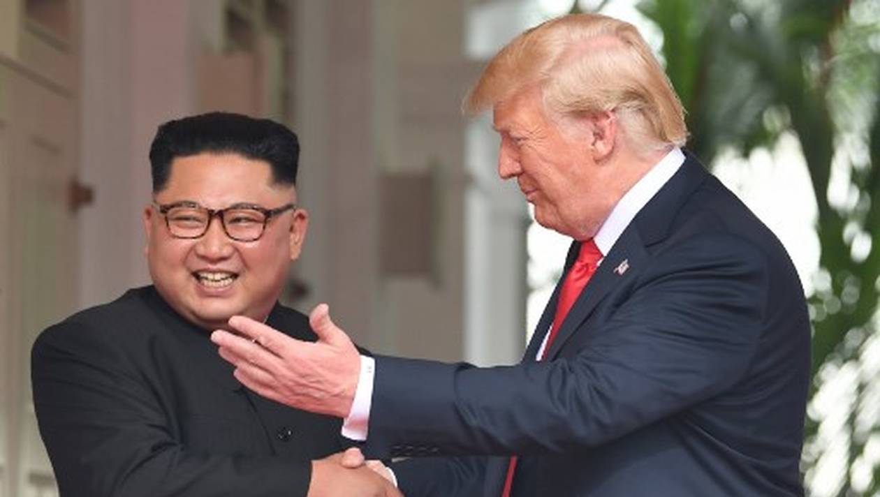 Kim s'engage pour une "dénucléarisation complète" lors d'un sommet historique avec Trump