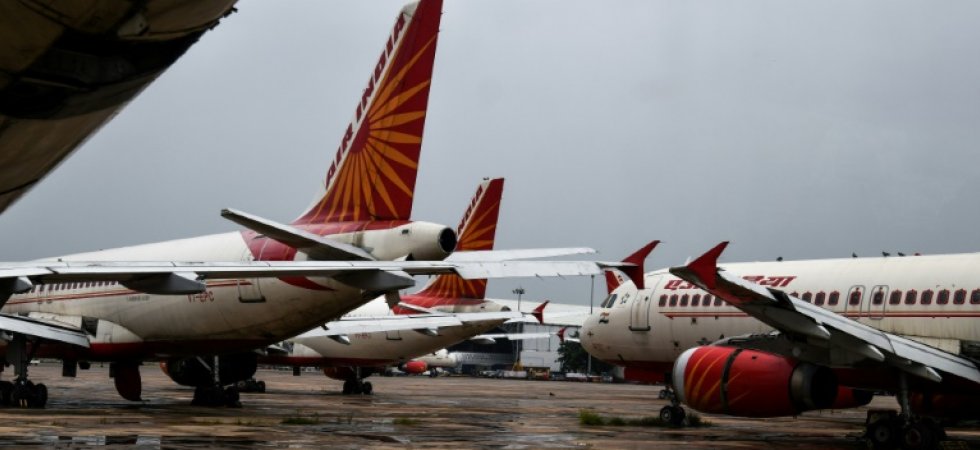 Un avion d'Air India percute un mur au décollage, mais poursuit son vol