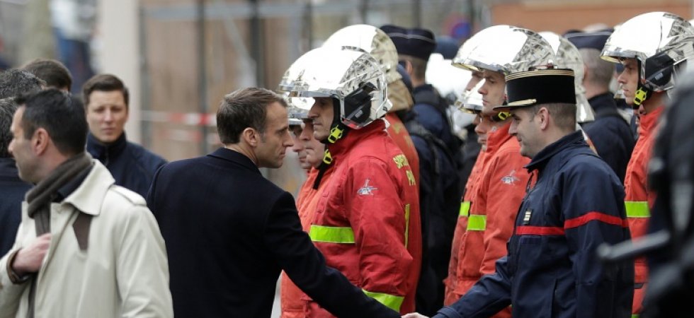 La crise des "gilets jaunes" bouleverse l'agenda de Macron