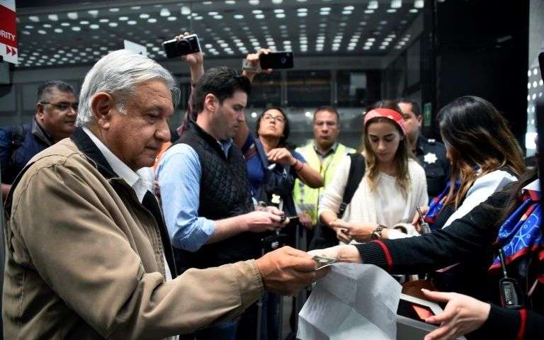 Au Mexique, les vols commerciaux du président font trembler police et équipage