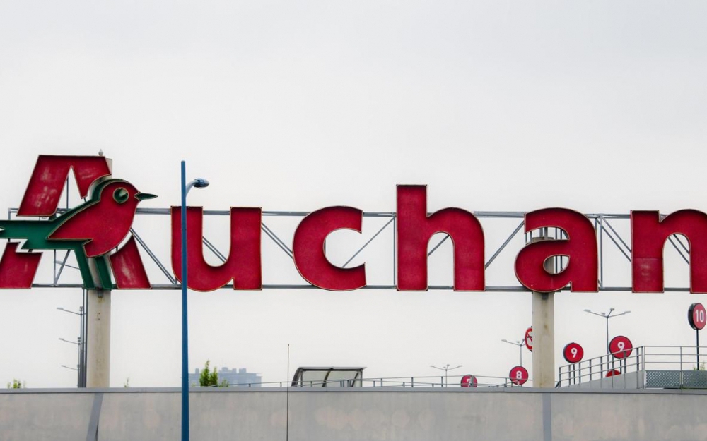 Auchan, acculé financièrement, vend ses magasins en Italie et au Vietnam