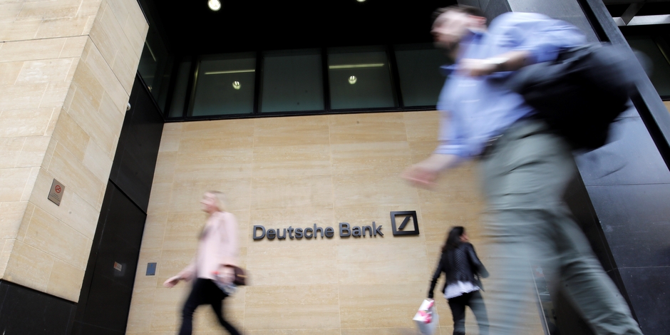 Sous le choc, des personnels de Deutsche Bank ont commencé à plier bagages
