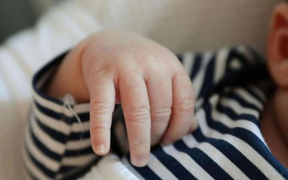 Bébés nés avec un bras malformé: une famille de l'Ain porte plainte