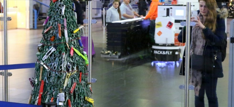 Vilnius: Un arbre de Noël acéré à l'aéroport pour prôner la sécurité