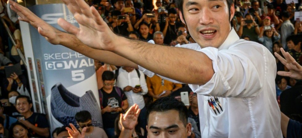 Thaïlande : des milliers de manifestants à l'appel du principal opposant