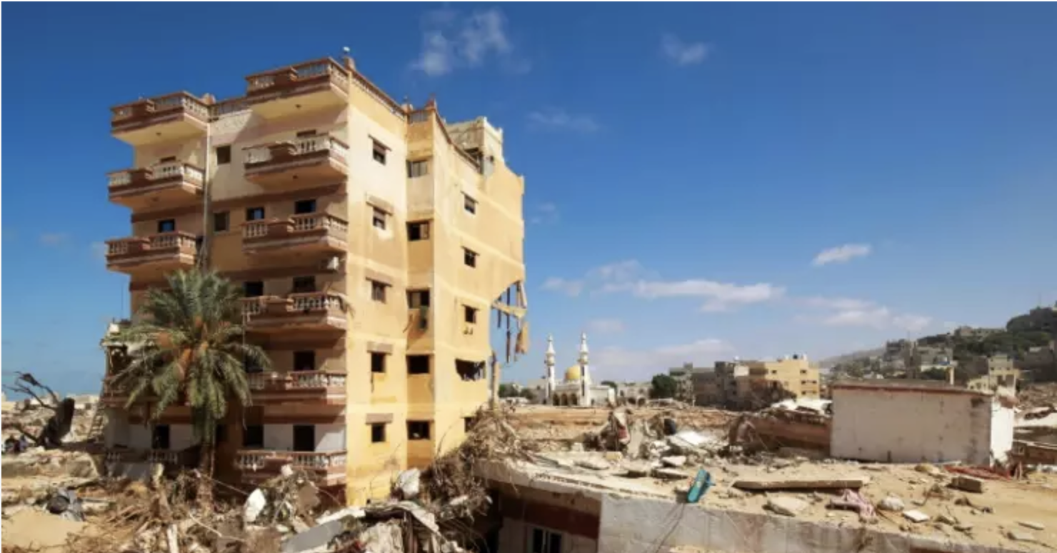 Libye: la ville de Derna pleure ses morts et cherche ses disparus