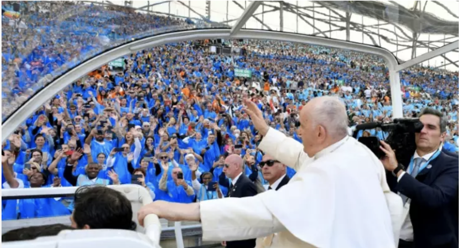 A Marseille, le pape conclut un voyage consacré aux migrants par une messe géante