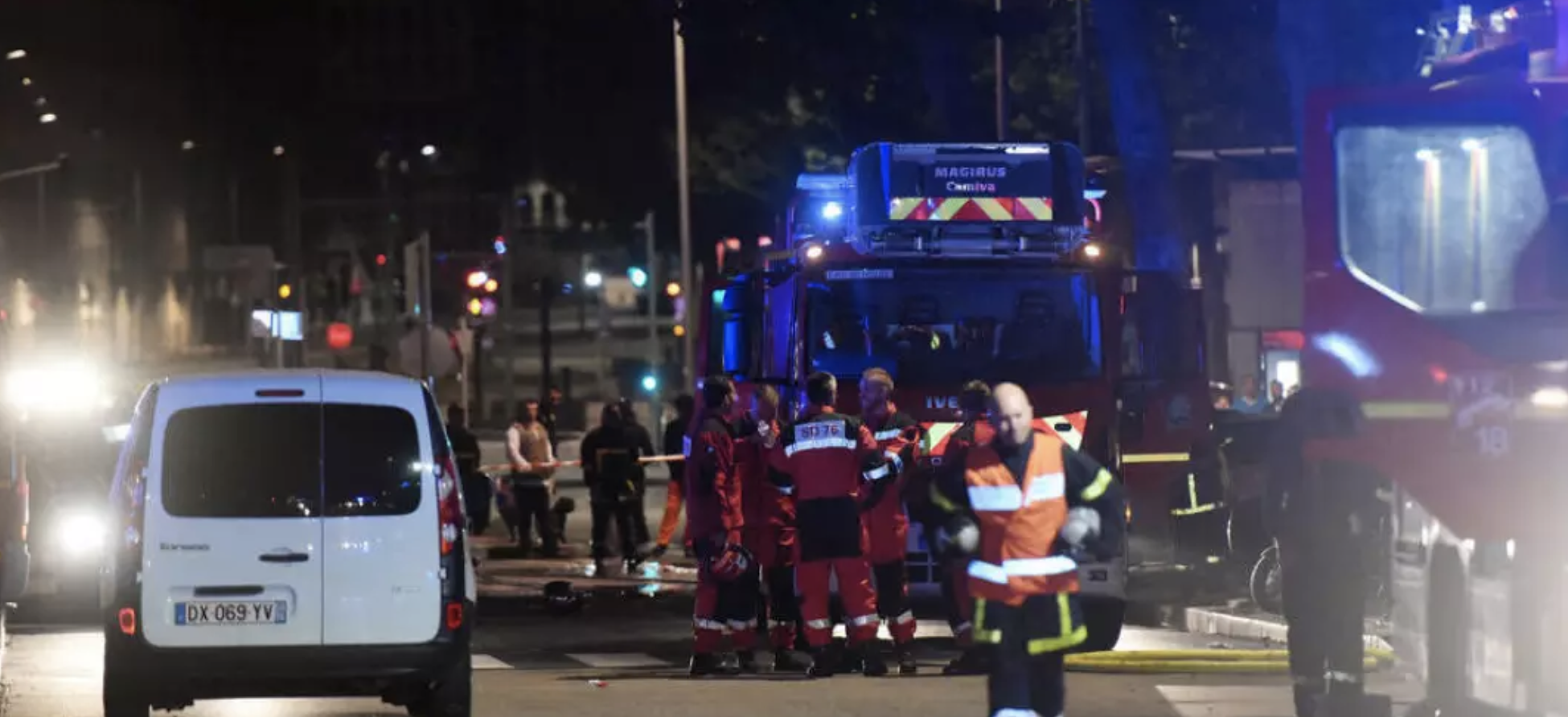"Les vitres ont explosé" : un important incendie à HEC Paris