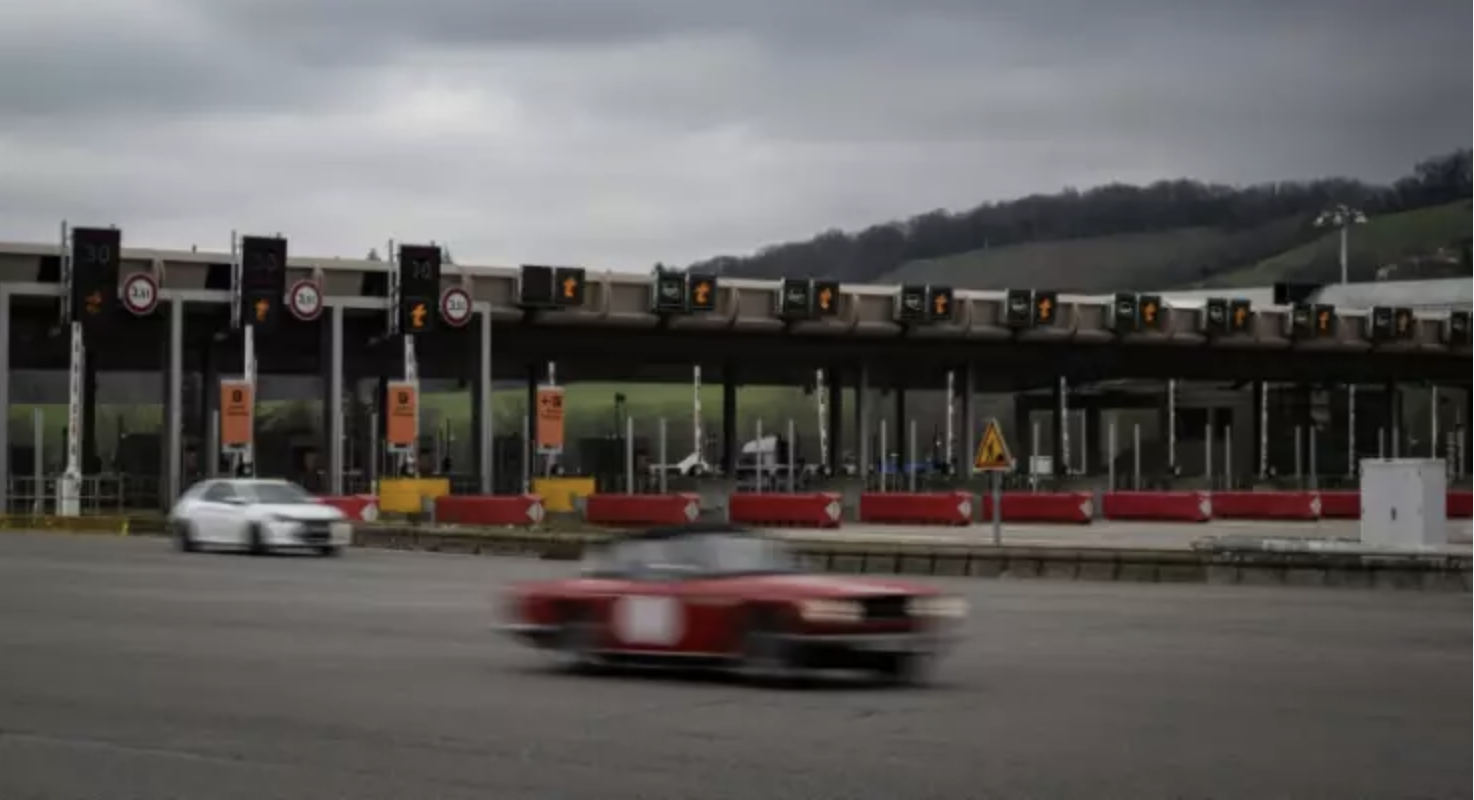 Hausse "inférieure à 3%" des péages d'autoroutes le 1er février 2024, affirme Beaune