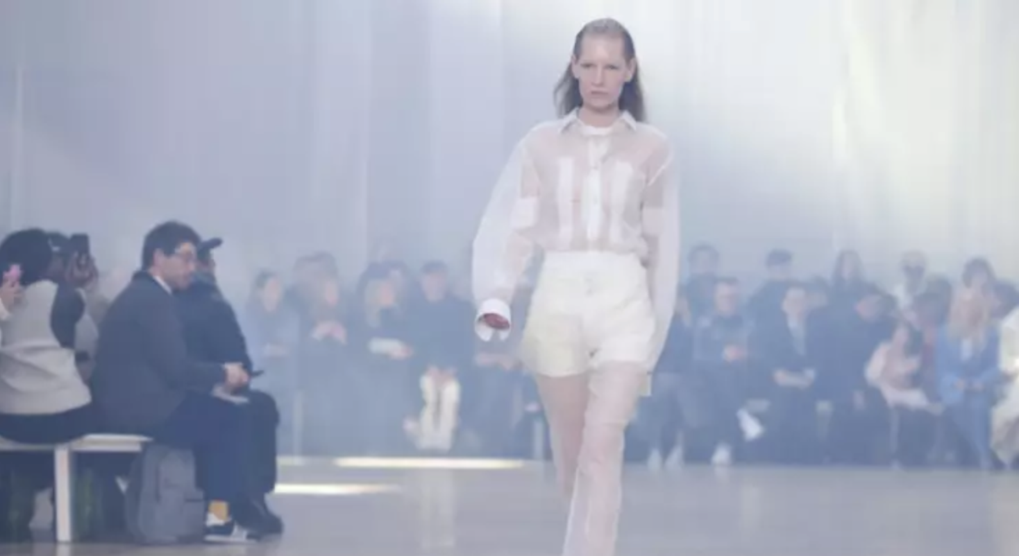 Papier bulle et cagoules chez Helmut Lang pour lancer la Fashion week de New York