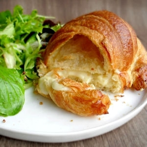 CROISSANTS AU FROMAGE