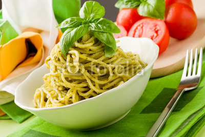 SPAGHETTI AL PESTO